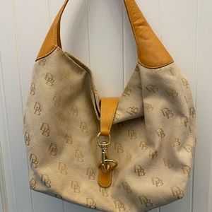 Dooney and bourke purse